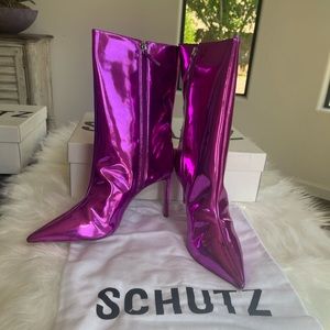Metallic Schutz boots